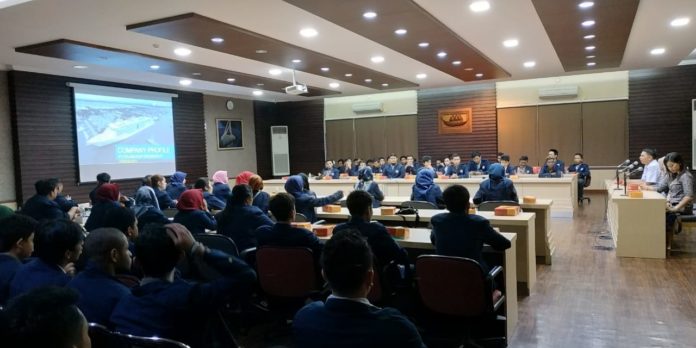 Kunjungan ke PT Pelindo III Surabaya